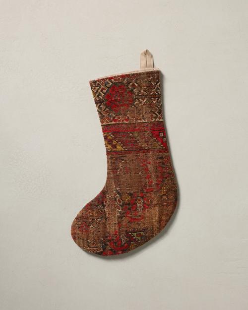  This stocking has a one-sided design and hangs with the toe facing left.