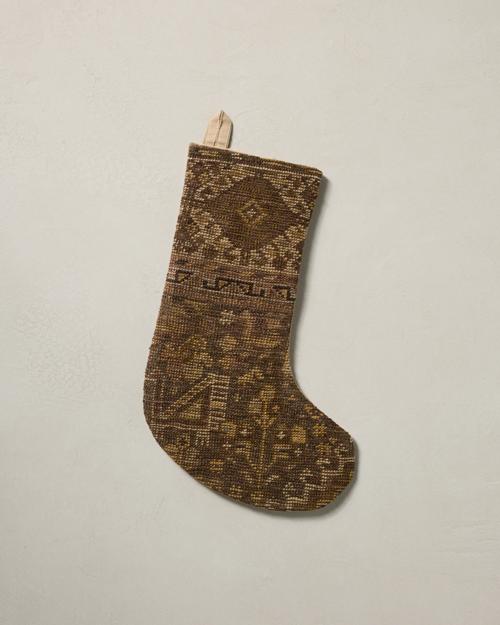 This stocking has a one-sided design and hangs with the toe facing right.
