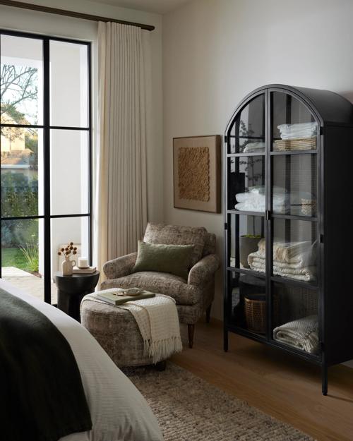 Shown in Chara Desert Linen Blend