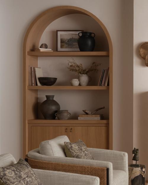 Shown in Rustic Walnut in 18" x 15"