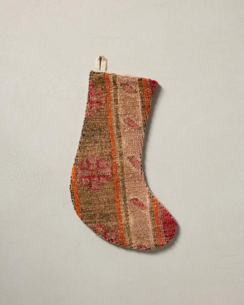 This stocking has a one-sided design and hangs with the toe facing right.